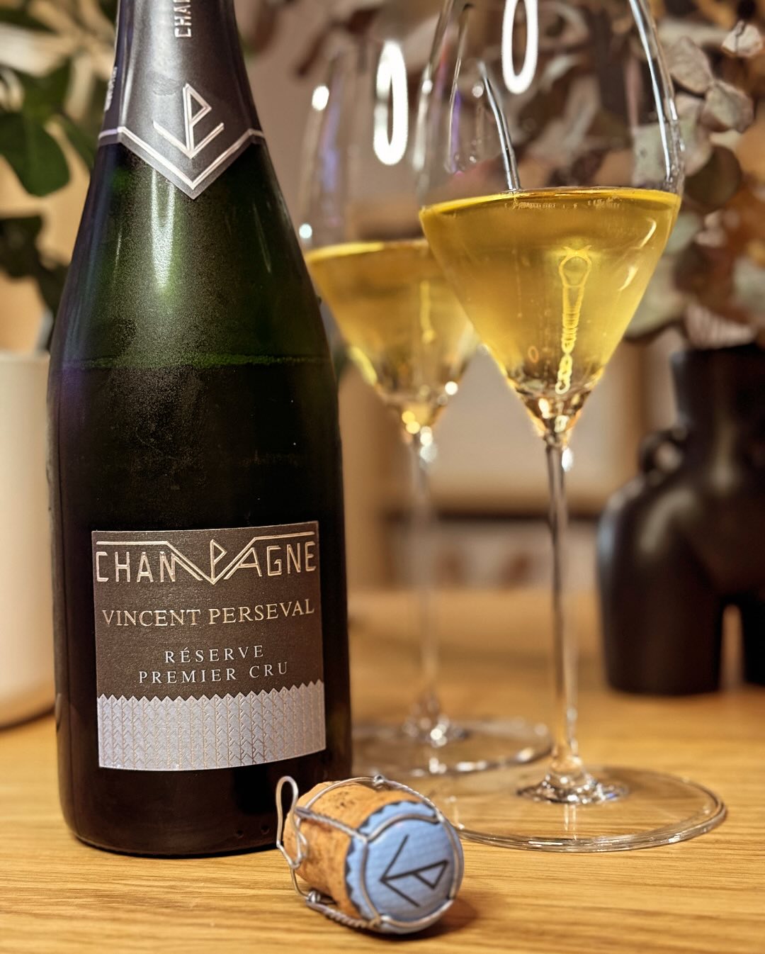 Ich habe mittlerweile schon einige Champagner von @champagnevincentperseval probiert – von Blanc de Blancs bis zum Rosé. Also war es nur eine Frage der Zeit, bis die Réserve Pre… (3)