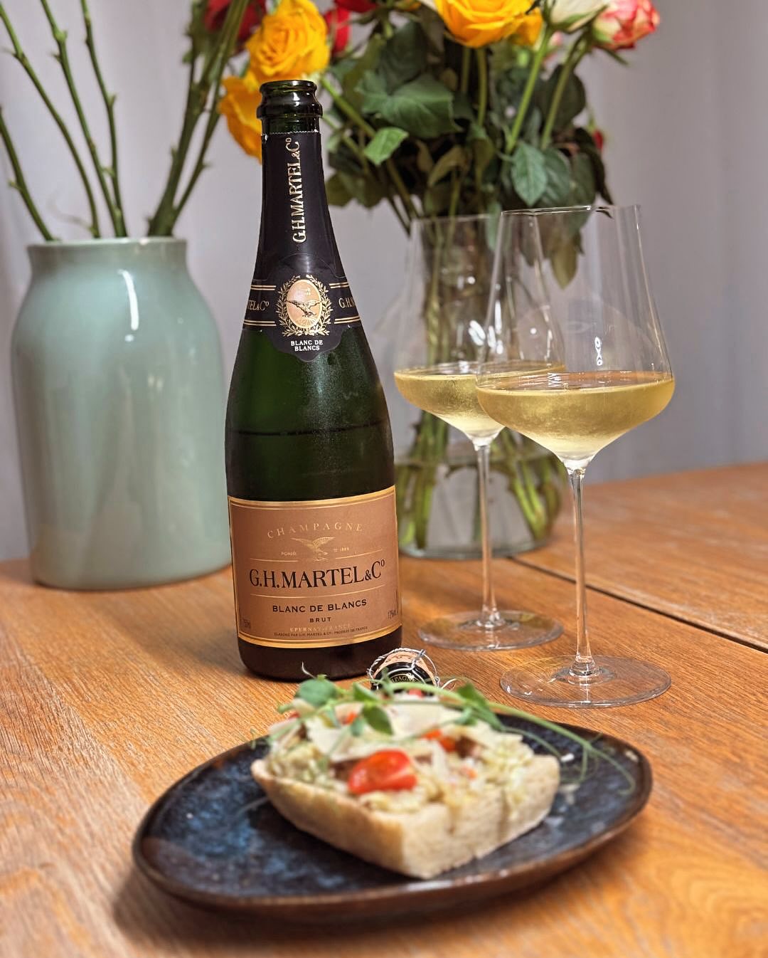 Heute mal eine etwas ungewöhnlichere Kombi: Artischocken-Bruschetta & @champagneghmartel Blanc de Blancs. 🌿✨ Ich wusste ehrlich gesagt nicht genau, wie sich das vertragen würde… (4)