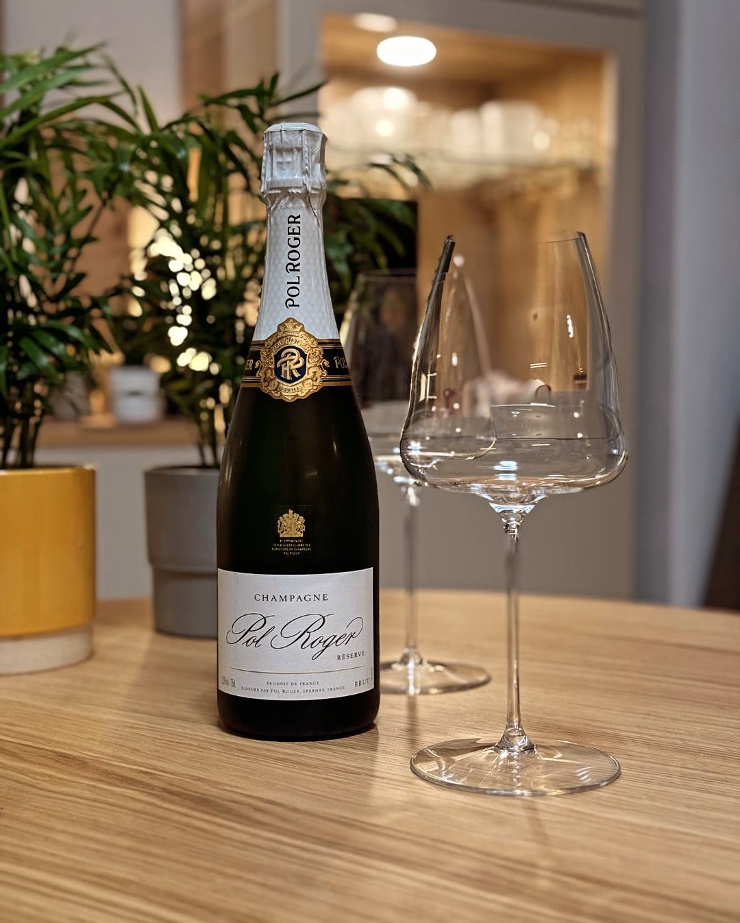 Am 12. Dezember hatte ich diesen Champagner schon einmal – damals mitten in der Weihnachtszeit, begleitet von Marzipan und Schokolade. Das Pairing war festlich, aber der Champag… (3)