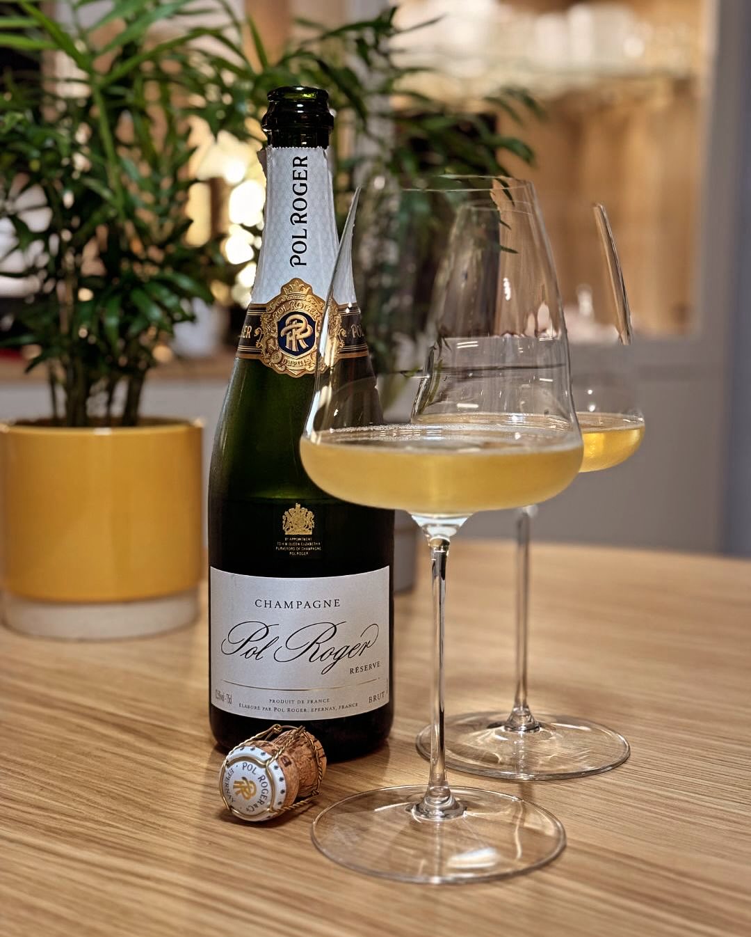 Am 12. Dezember hatte ich diesen Champagner schon einmal – damals mitten in der Weihnachtszeit, begleitet von Marzipan und Schokolade. Das Pairing war festlich, aber der Champag… (5)