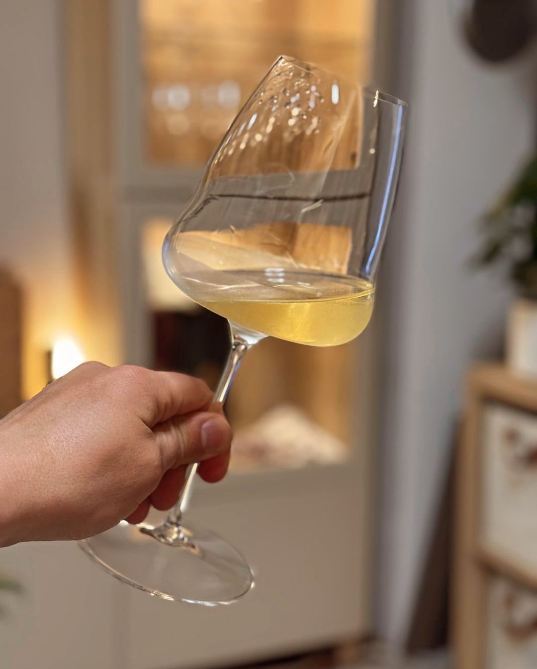 Am 12. Dezember hatte ich diesen Champagner schon einmal – damals mitten in der Weihnachtszeit, begleitet von Marzipan und Schokolade. Das Pairing war festlich, aber der Champag… (6)