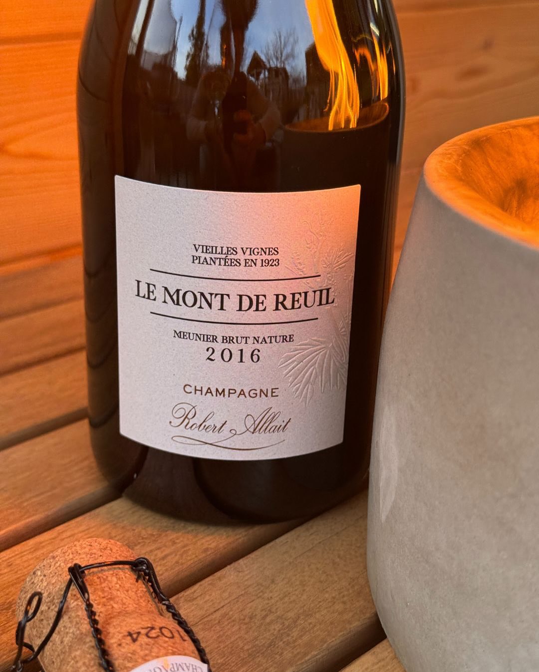 Ein Tisch voller Köstlichkeiten, ein besonderer Champagner – diesmal ein reiner Meunier-Champagner, der mich begeistert hat. 🥂 Auf dem Feinschmecker-Teller: gereifter Käse, Rin… (5)
