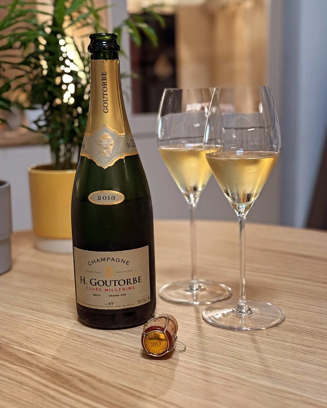 Manchmal braucht es keinen speziellen Anlass, um einen neuen Champagner zu probieren – ein entspannter Abend reicht völlig aus. Diesmal fiel die Wahl auf den @champagne_hgoutorb… (1)