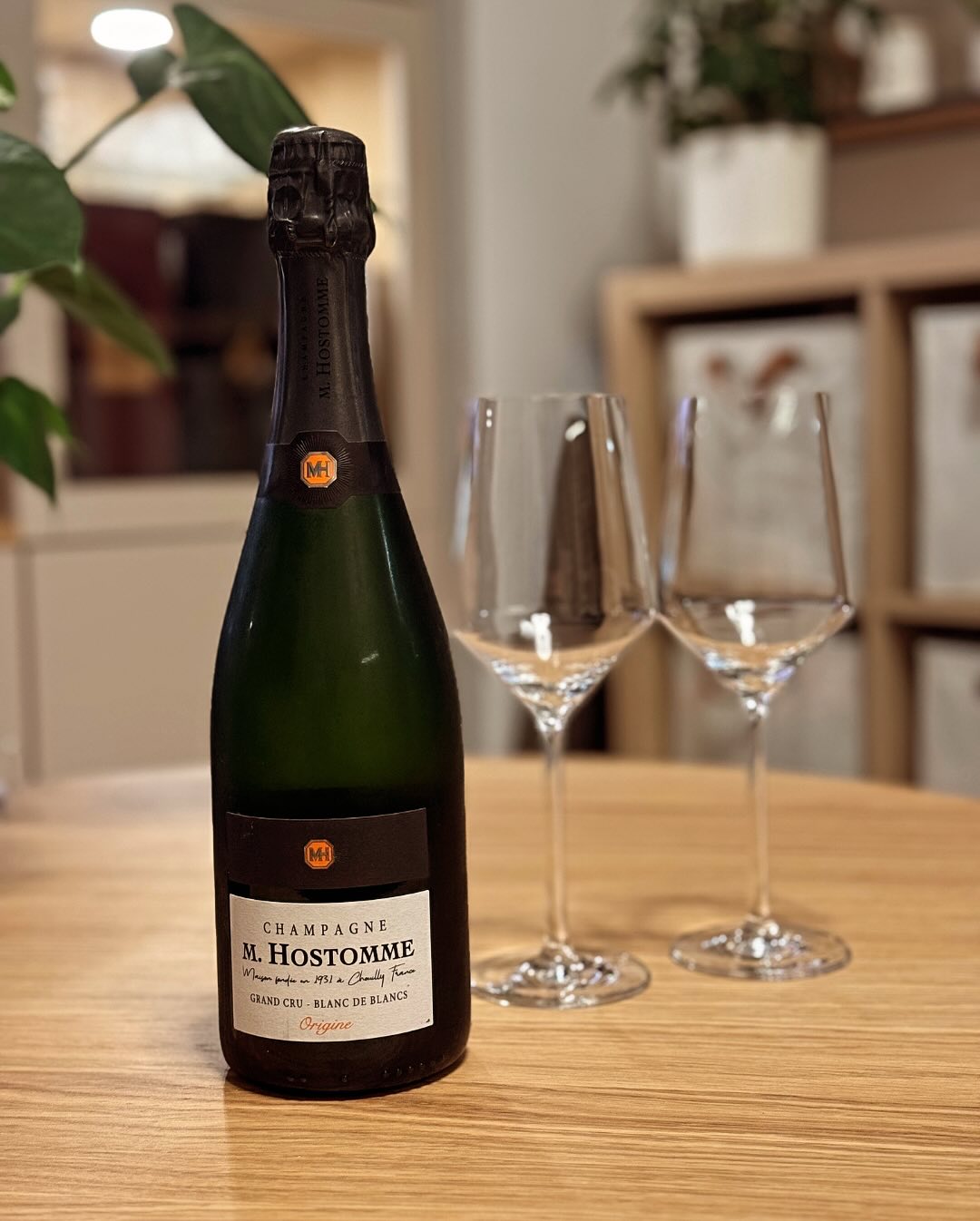 Neulich waren meine Frau und ich mal wieder in Graz unterwegs – ein gemütlicher Shopping-Tag, der, wie es sich gehört, in der Champagner-Lounge im @kastneroehler endete. Und was… (3)