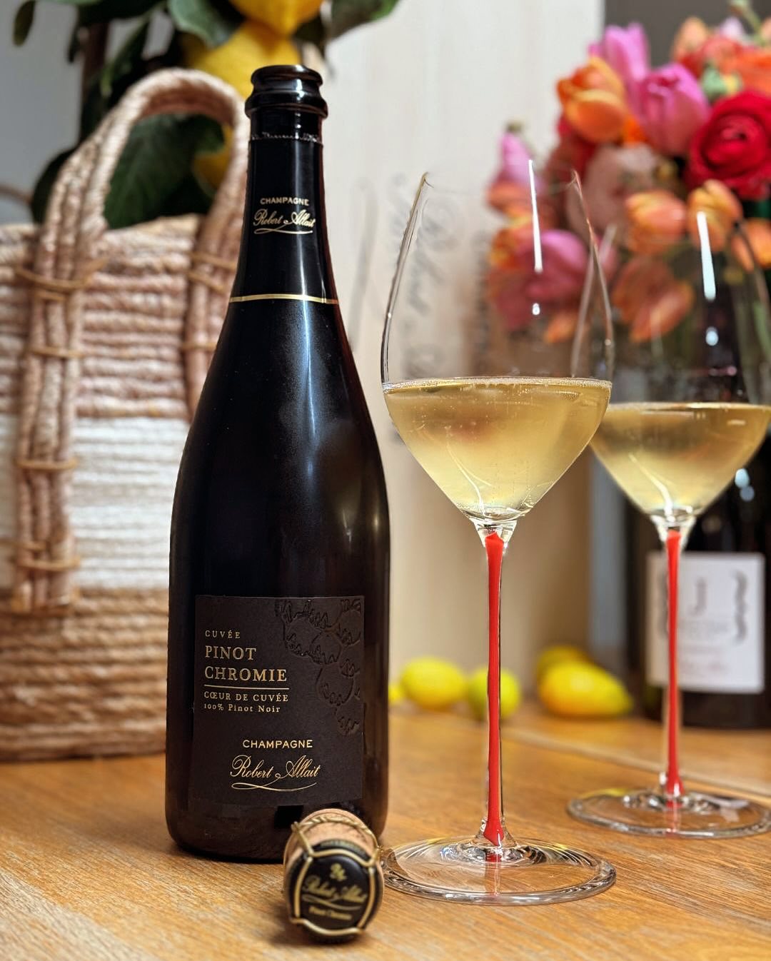 @champagnerobertallait - Pinot Chromie - Cœur de Cuvée - 100 % Pinot Noir – weiniger geht’s kaum 🍷 Heute mal ohne Pairing. Einfach ein ruhiger Nachmittag, ein Glas, und der Fok… (3)