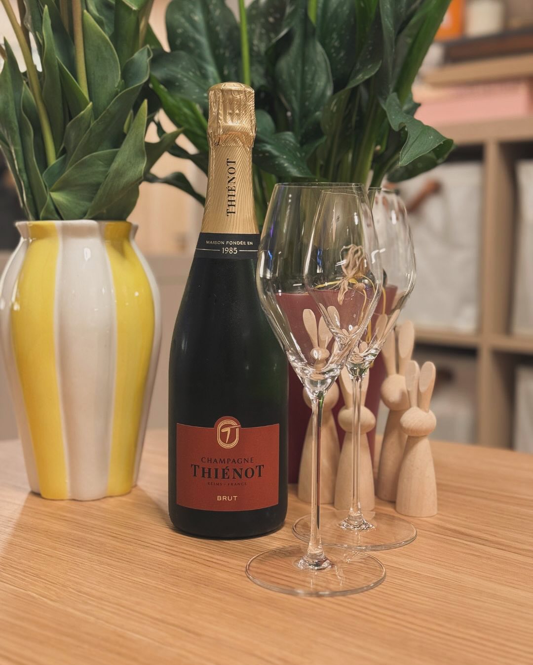 @champagnethienot Brut im Glas – klar, präzise, schön trocken. Und dann zaubert meine Tochter spontan ein schnelles Schokomousse im Thermomix. Natürlich probiert. Natürlich geho… (2)