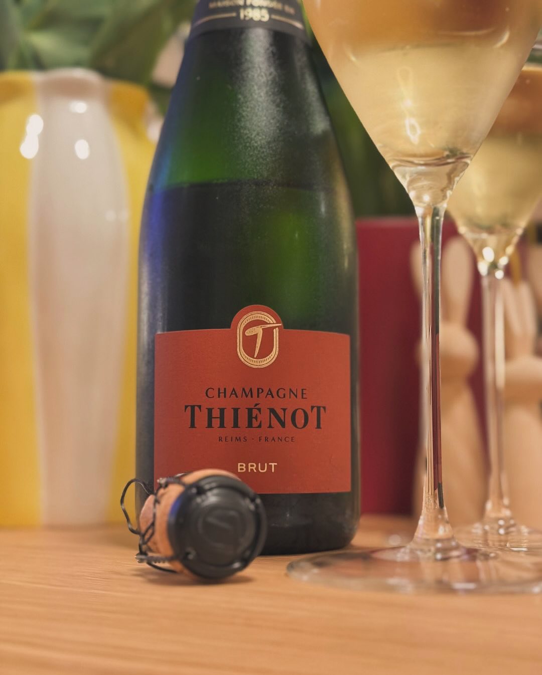 @champagnethienot Brut im Glas – klar, präzise, schön trocken. Und dann zaubert meine Tochter spontan ein schnelles Schokomousse im Thermomix. Natürlich probiert. Natürlich geho… (6)