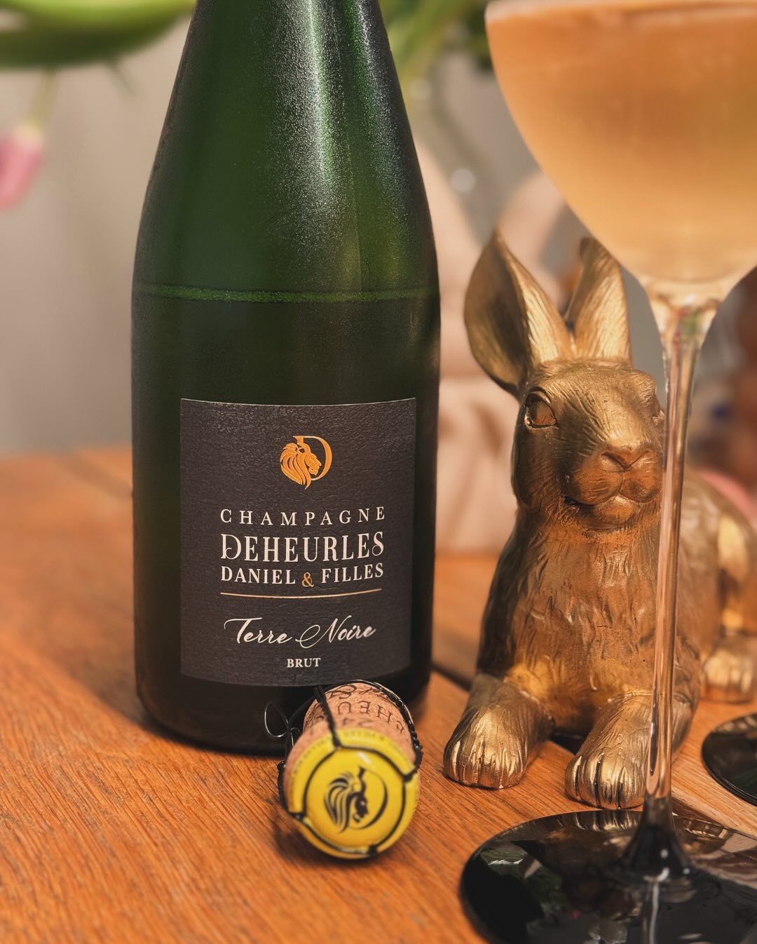 Vormittags das Haus voller Kinder – laut, wild, schön. Stück für Stück wurden sie wieder abgeholt. Nachmittags bei Freunden versackt. Und abends dann: Ruhe. Eine Flasche Champag… (7)
