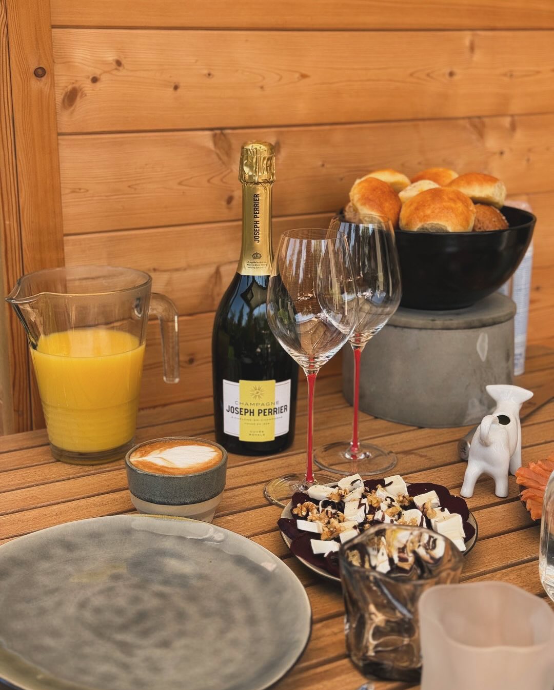 Nach einer regnerischen Woche heute: Sonne, frische Luft, Sonntag – und das perfekte Frühstück dazu. Nichts durchgeplant, einfach ein buntes Durcheinander, genau wie’s sein soll… (4)