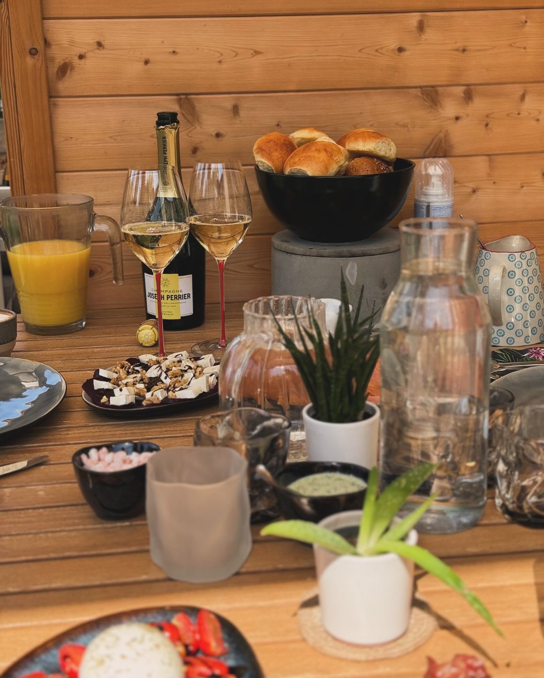 Nach einer regnerischen Woche heute: Sonne, frische Luft, Sonntag – und das perfekte Frühstück dazu. Nichts durchgeplant, einfach ein buntes Durcheinander, genau wie’s sein soll… (5)