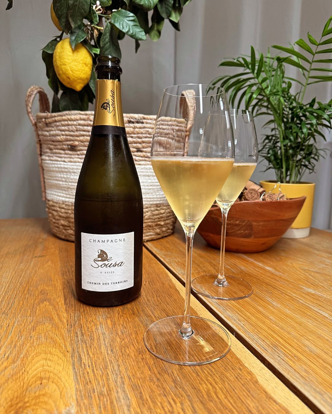 Der Chemin des Terroirs von @champagnedesousa war vor ein paar Wochen eine spontane Entscheidung. Beezergekühlt, aus dem bauchigen Gabriel Glas getrunken – spannend, charmant, f… (5)