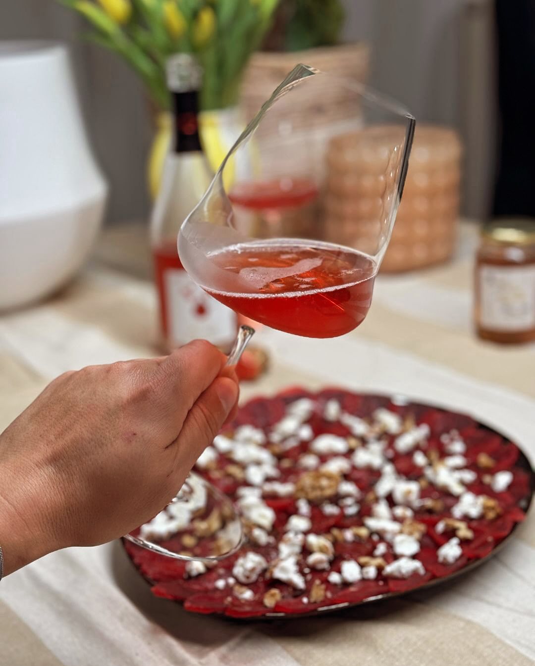 Heute war’s mal andersrum. Nicht: Was koche ich heute – und welcher Champagner passt dazu? Sondern: Welcher Champagner wartet im Keller – und was könnte dazu passen? Einige Rosé… (11)