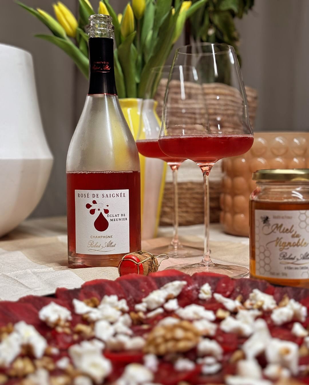 Heute war’s mal andersrum. Nicht: Was koche ich heute – und welcher Champagner passt dazu? Sondern: Welcher Champagner wartet im Keller – und was könnte dazu passen? Einige Rosé… (3)