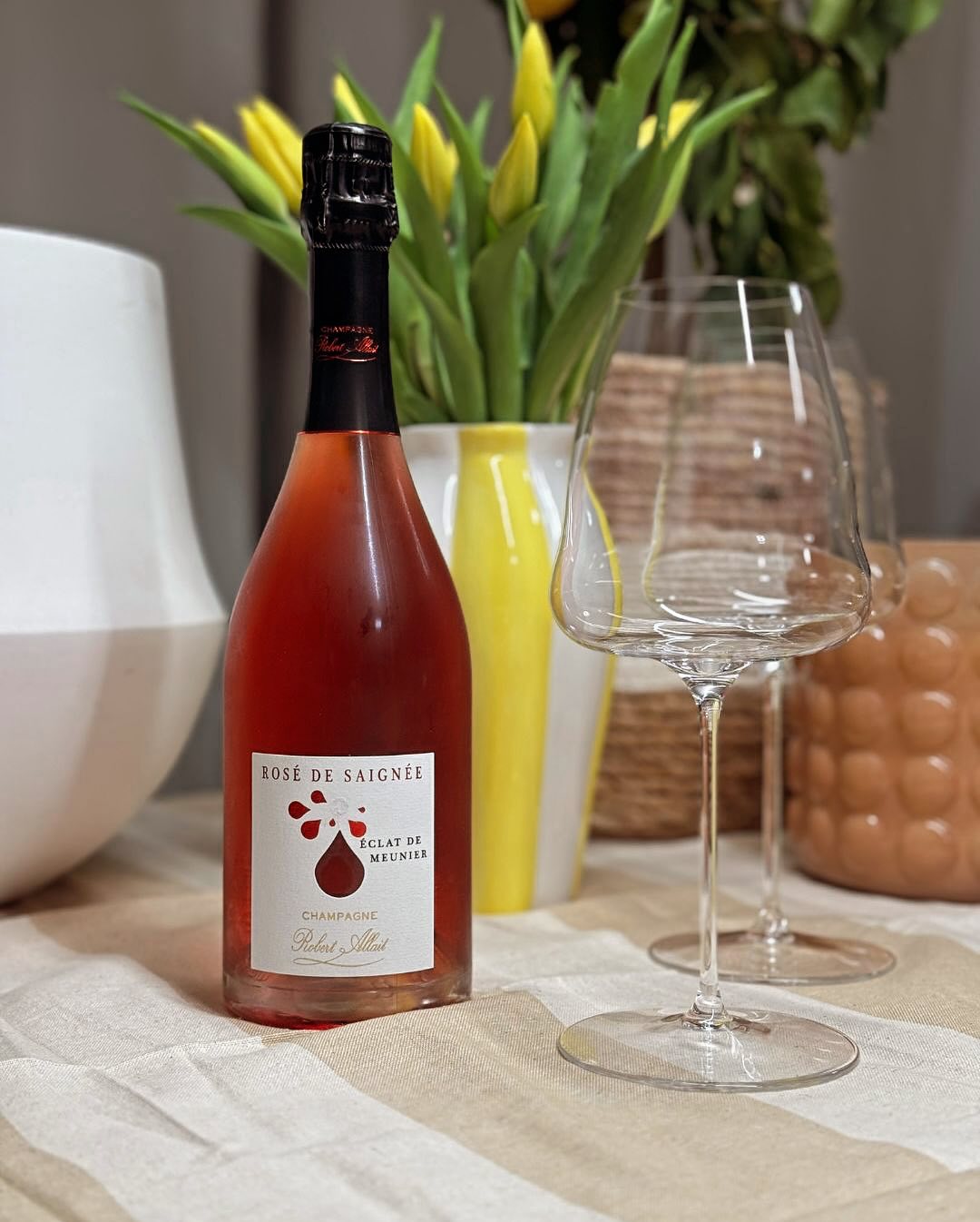 Heute war’s mal andersrum. Nicht: Was koche ich heute – und welcher Champagner passt dazu? Sondern: Welcher Champagner wartet im Keller – und was könnte dazu passen? Einige Rosé… (4)