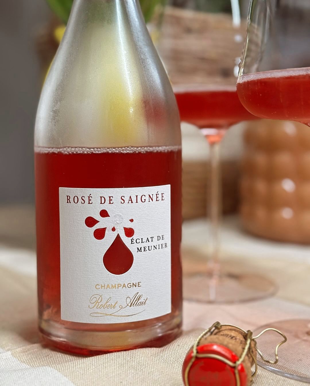 Heute war’s mal andersrum. Nicht: Was koche ich heute – und welcher Champagner passt dazu? Sondern: Welcher Champagner wartet im Keller – und was könnte dazu passen? Einige Rosé… (6)