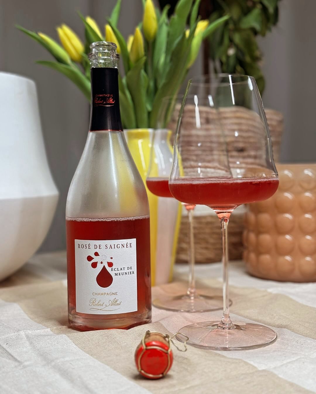 Heute war’s mal andersrum. Nicht: Was koche ich heute – und welcher Champagner passt dazu? Sondern: Welcher Champagner wartet im Keller – und was könnte dazu passen? Einige Rosé… (9)