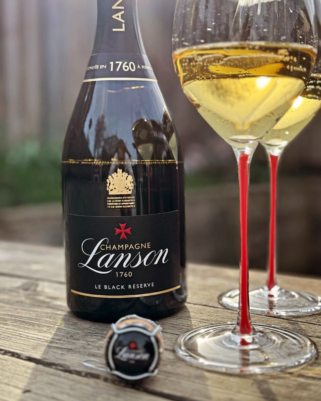 Wind im Gesicht, Sonne auf der Haut – und Lanson im Glas Ein Meeting wurde kurzfristig abgesagt – daher zwei Stunden Luft. Meine Liebste kommt gerade heim, setzt sich mit dem La… (4)