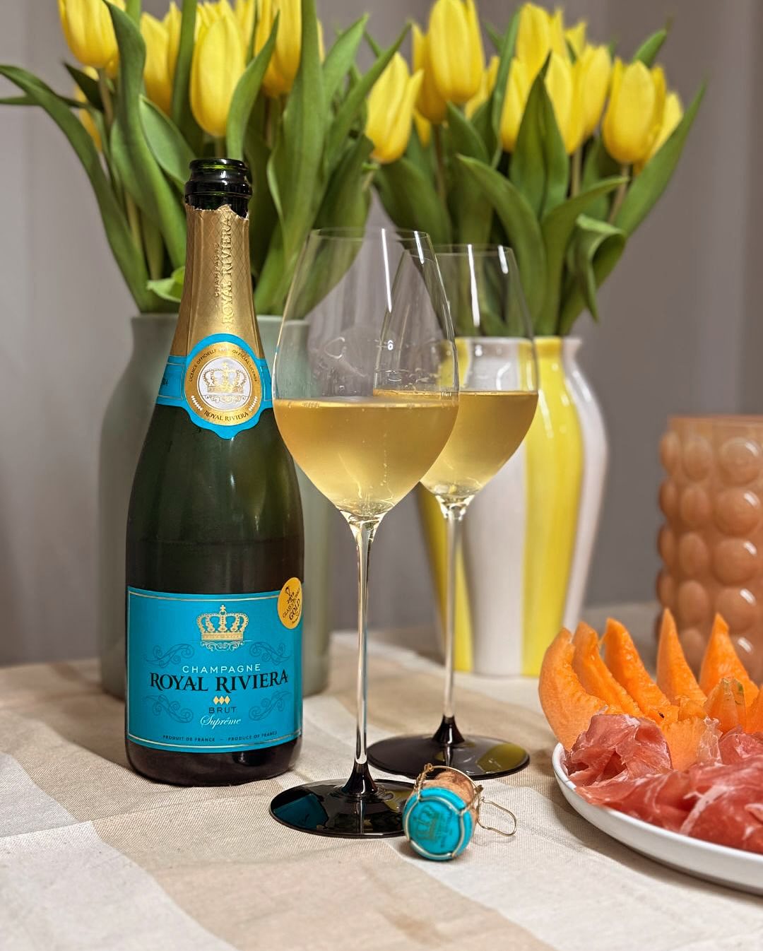 Süße Melone, salziger Schinken – und ein Hauch Côte d’Azur im Glas. 🥂🍈 Gestern Abend war einer dieser Abende, an denen man gar nicht viel braucht: Ein paar Scheiben Serrano, r… (1)