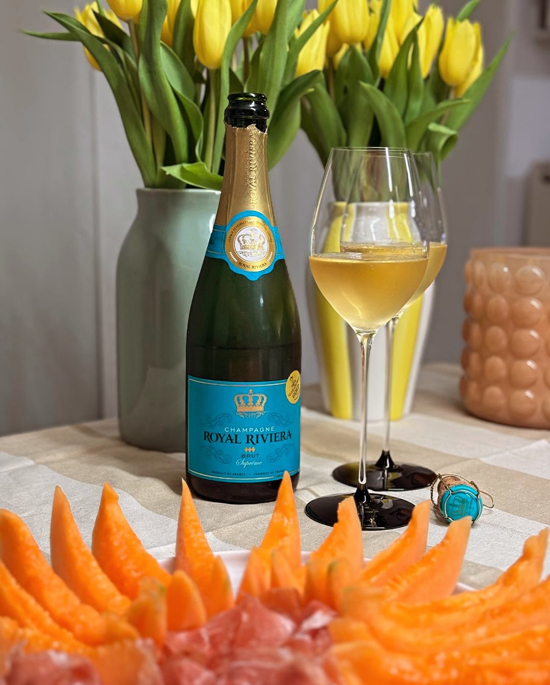 Süße Melone, salziger Schinken – und ein Hauch Côte d’Azur im Glas. 🥂🍈 Gestern Abend war einer dieser Abende, an denen man gar nicht viel braucht: Ein paar Scheiben Serrano, r… (3)
