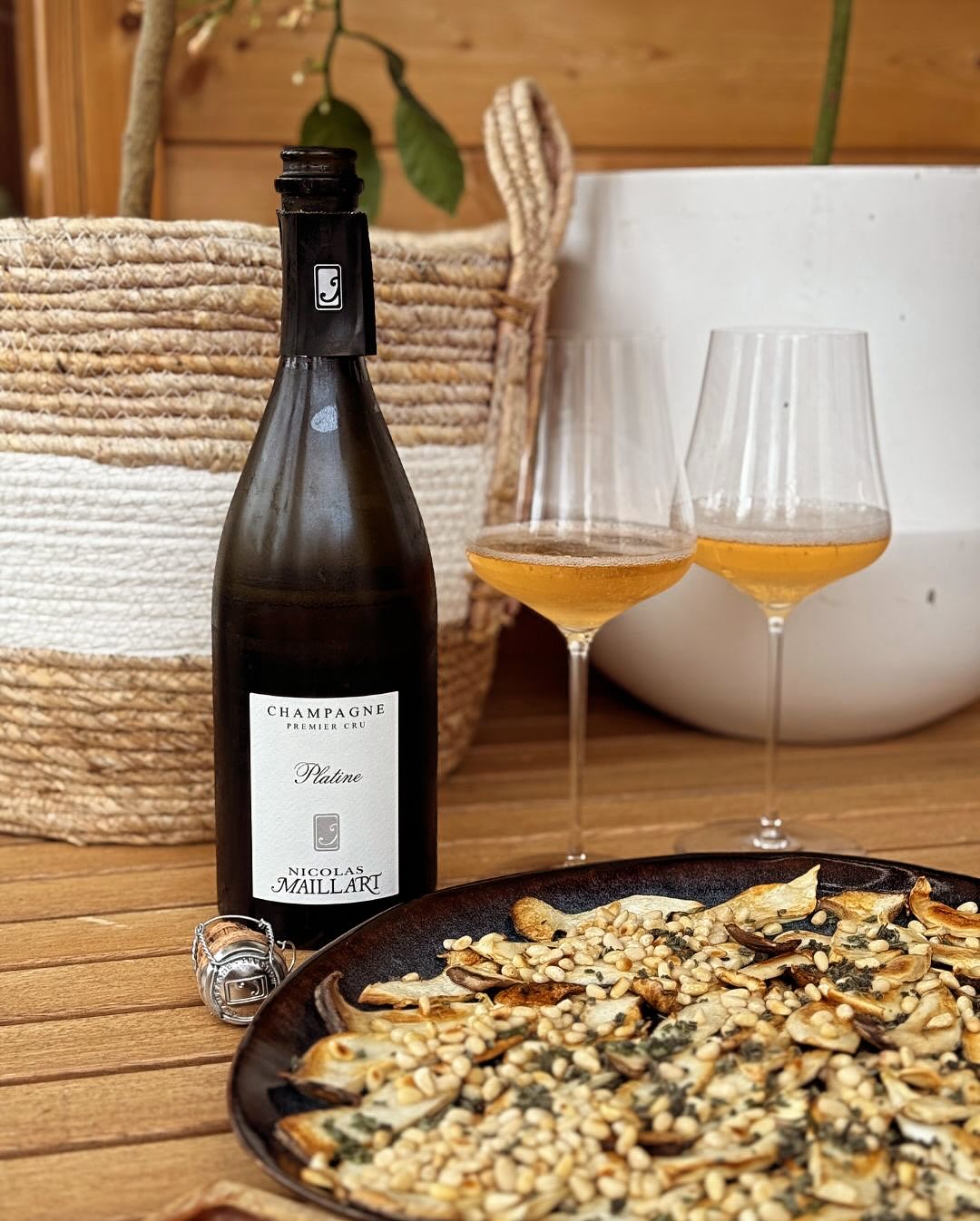 Geplant für die Tage war ein Steinpilz-Carpaccio – aromatisch, leicht, herbstlich. Aber mittags allein? Eher Vorspiel als Mahlzeit. Also ein Steak dazu. Rib-Eye, klar. Geht imme… (1)