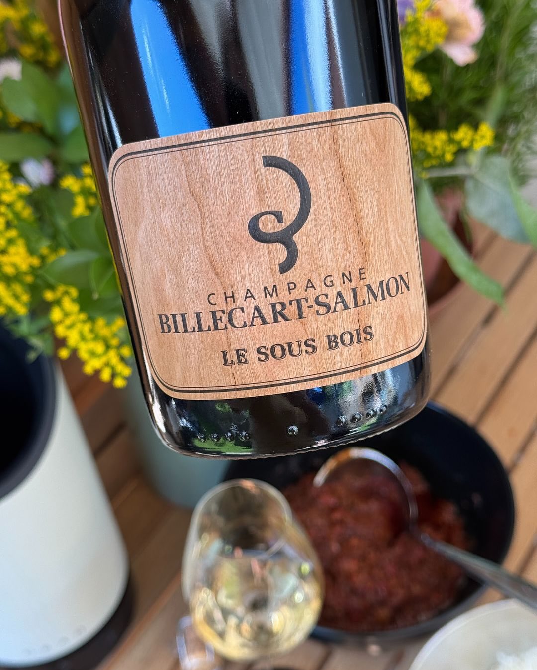 Der Mittag begann gestern ganz klassisch: Bolognese ansetzen – langsam, geduldig, mit allem, was dazugehört. Und ja, mit einem Pinot Noir 2012er Ried Hochschopf von @weinguttomd… (7)