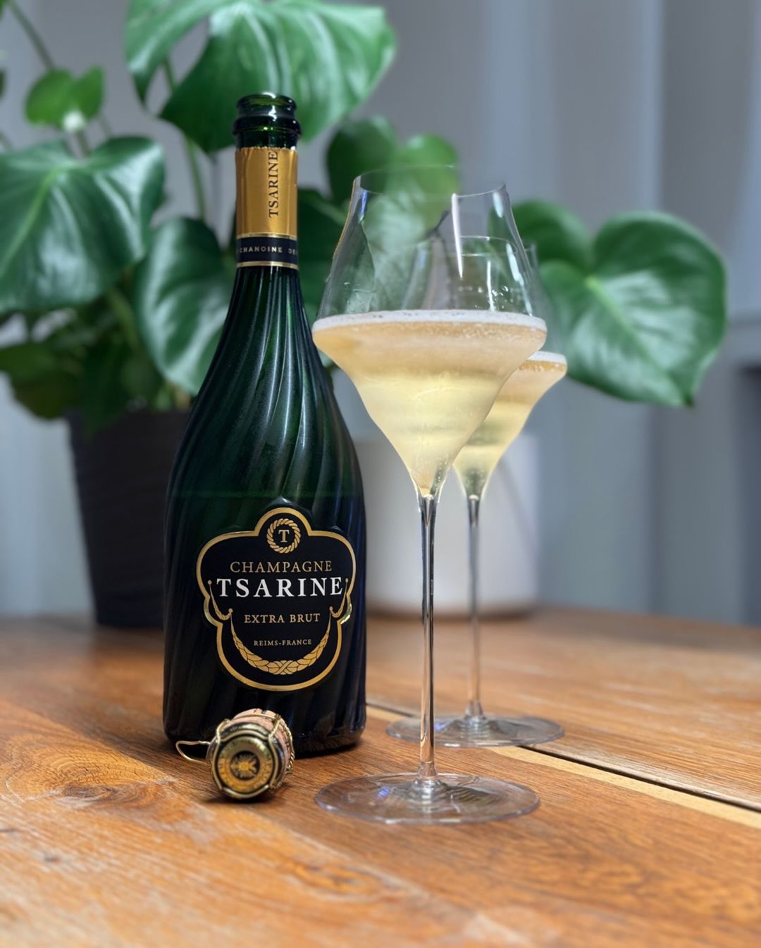 Gestern Abend, einfach den Moment genutzt. Kein Plan, keine Begleitung – nur ein Glas @champagne_tsarine – Extra Brut. Feine, cremige Perlage. Am Gaumen klar und trocken, mit No… (1)