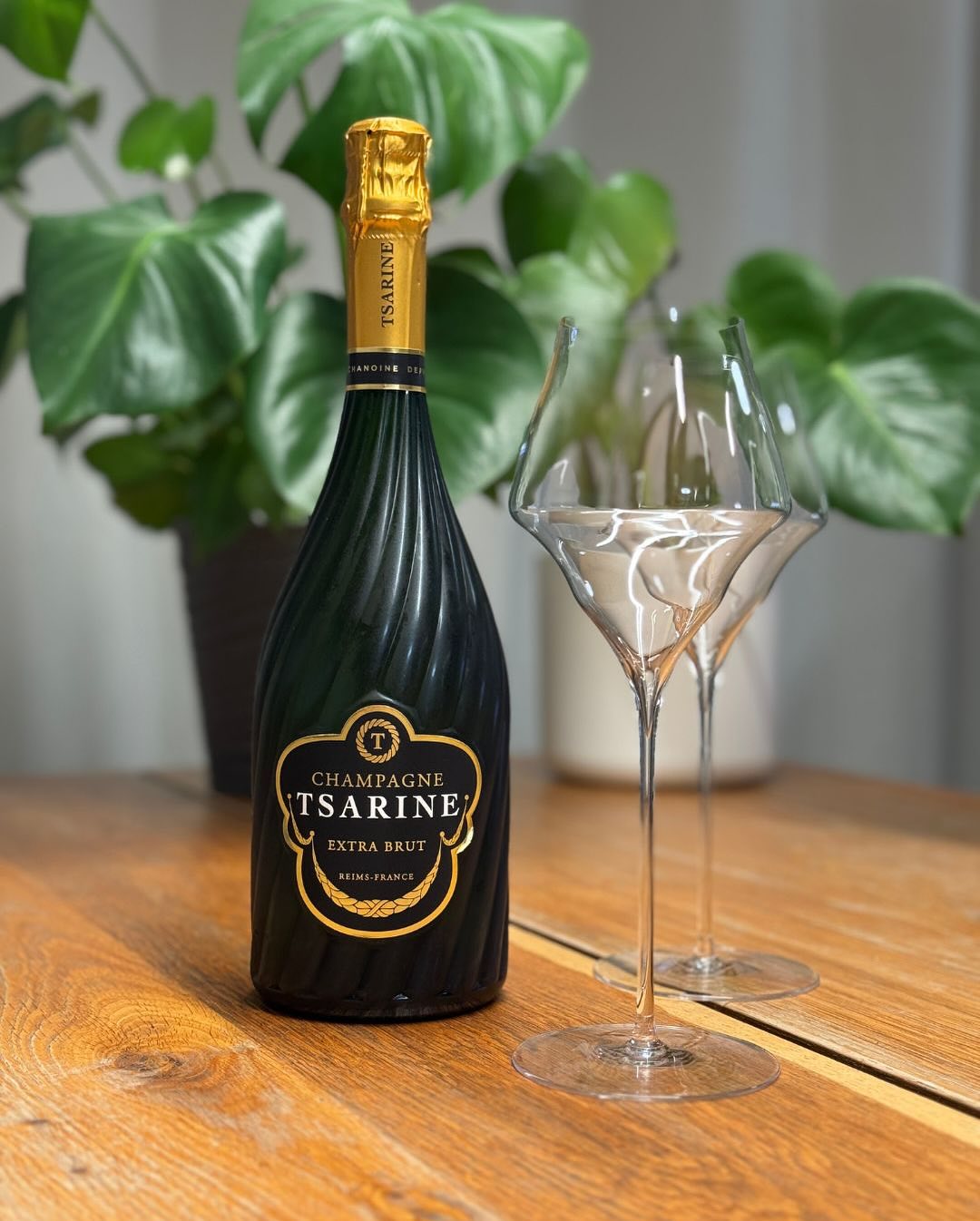Gestern Abend, einfach den Moment genutzt. Kein Plan, keine Begleitung – nur ein Glas @champagne_tsarine – Extra Brut. Feine, cremige Perlage. Am Gaumen klar und trocken, mit No… (3)