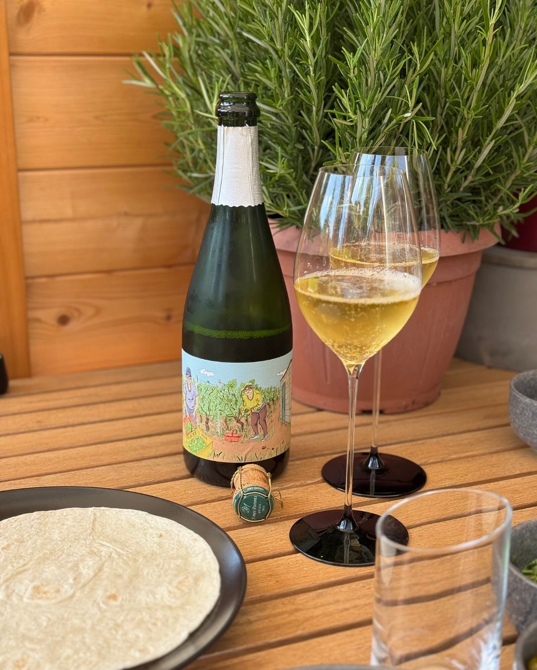 Grill, Gemüse, Wraps. Und im Glas? Präzision pur. Heute Mittag war die Stimmung so frei wie das Essen. Die Kinder wollten Wraps – Freestyle natürlich – mit allem, was dazugeh… (1)