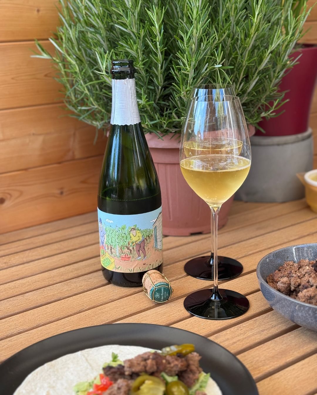 Grill, Gemüse, Wraps. Und im Glas? Präzision pur. Heute Mittag war die Stimmung so frei wie das Essen. Die Kinder wollten Wraps – Freestyle natürlich – mit allem, was dazugeh… (7)