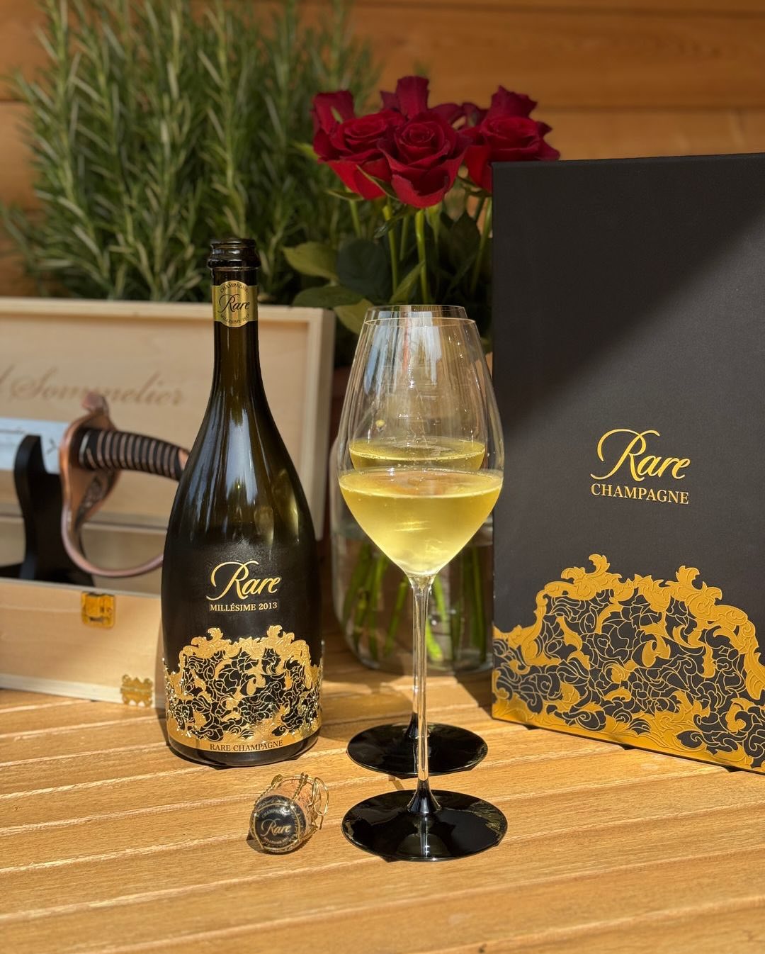 Heute habe ich den @rarechampagne_official Millésime 2013 zu meinem Geburtstag geöffnet – und damit nicht nur eine Flasche, sondern eine ganze Geschichte. 🔸 Rebsorten: 70 % Cha… (3)