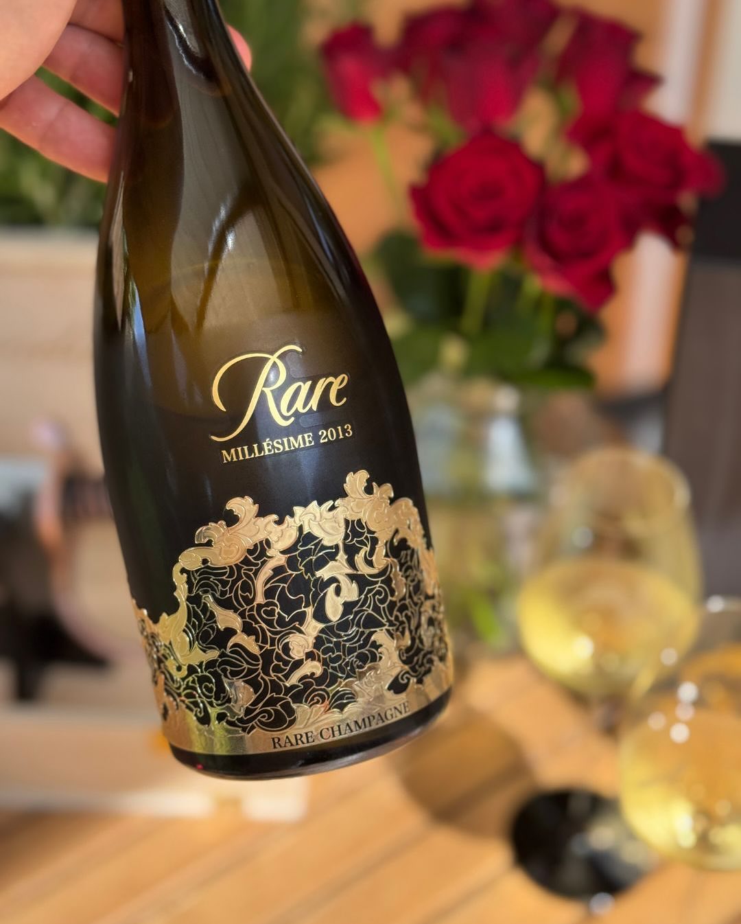 Heute habe ich den @rarechampagne_official Millésime 2013 zu meinem Geburtstag geöffnet – und damit nicht nur eine Flasche, sondern eine ganze Geschichte. 🔸 Rebsorten: 70 % Cha… (6)