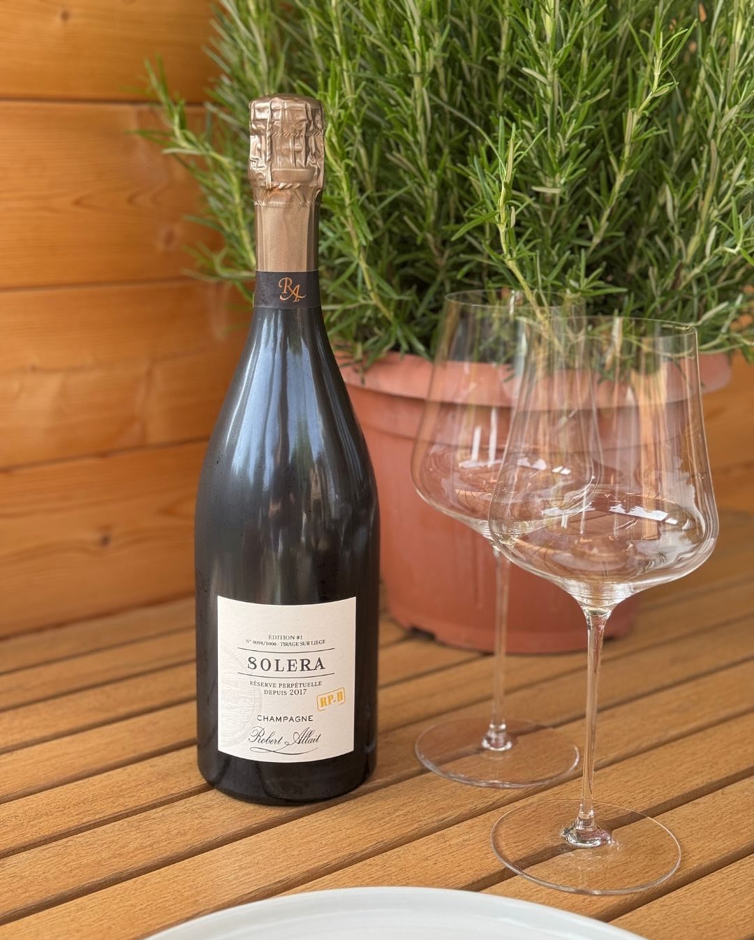 Der @champagnerobertallait – Solera RP-B war heute wieder einer dieser Kandidaten, die zeigen, wie viel Charakter in einem Glas stecken kann, wenn man nicht auf der Standardspur… (3)