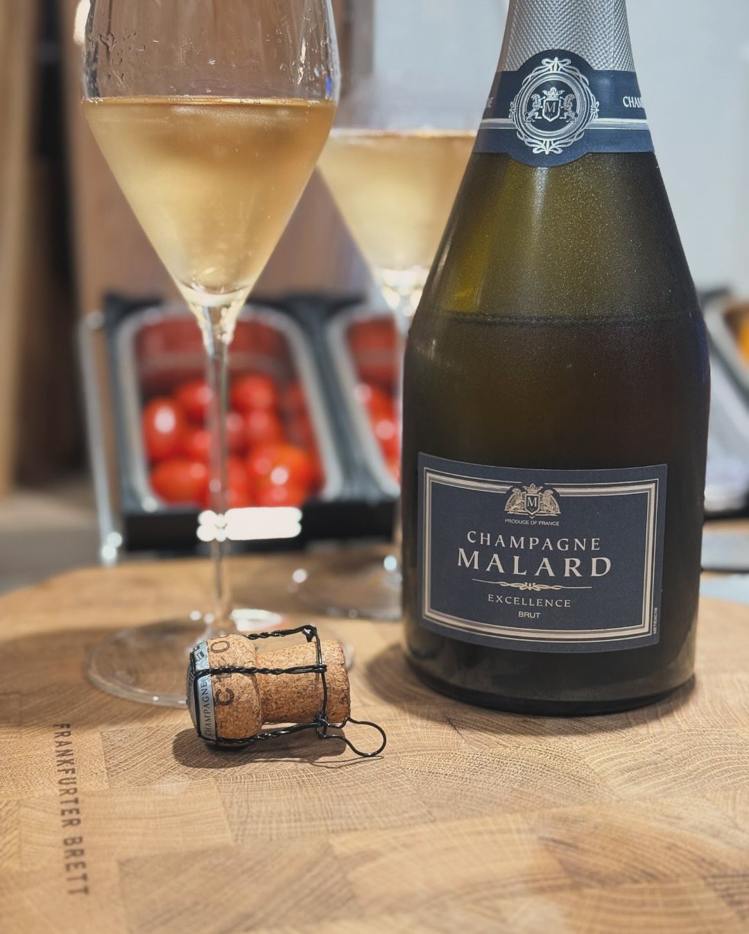 Heute mal Excellence ohne Allüren mit dem Excellence Brut von @champagne_malard. Dieser Champagner bringt beides mit: Anspruch und Trinkfreude. Ideal solo. ✨ Fakten: 🍇 Rebsorte… (4)