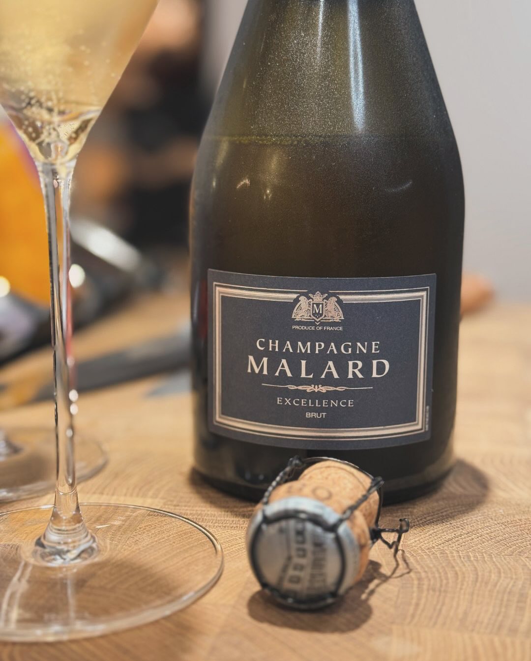 Heute mal Excellence ohne Allüren mit dem Excellence Brut von @champagne_malard. Dieser Champagner bringt beides mit: Anspruch und Trinkfreude. Ideal solo. ✨ Fakten: 🍇 Rebsorte… (6)