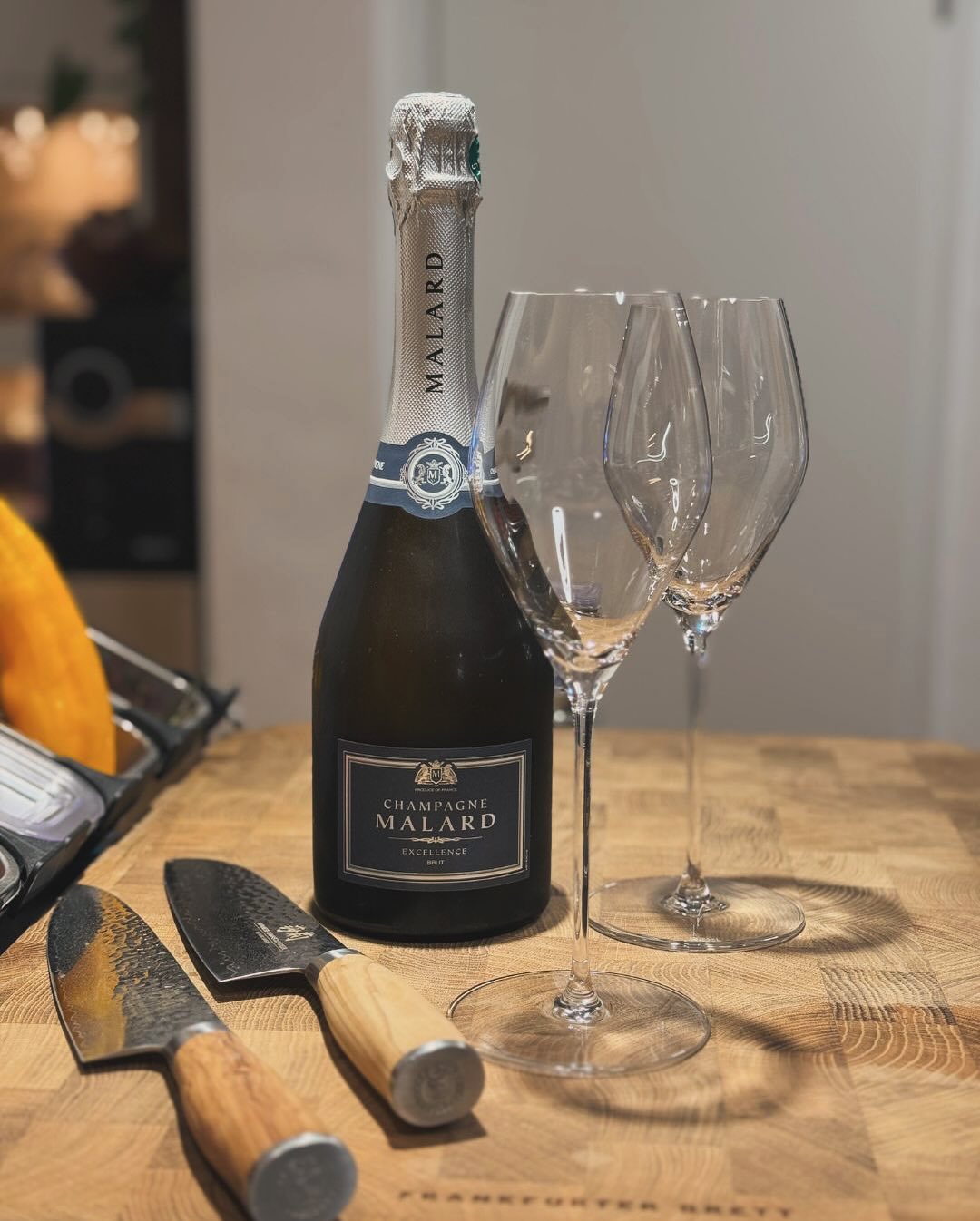 Heute mal Excellence ohne Allüren mit dem Excellence Brut von @champagne_malard. Dieser Champagner bringt beides mit: Anspruch und Trinkfreude. Ideal solo. ✨ Fakten: 🍇 Rebsorte… (8)