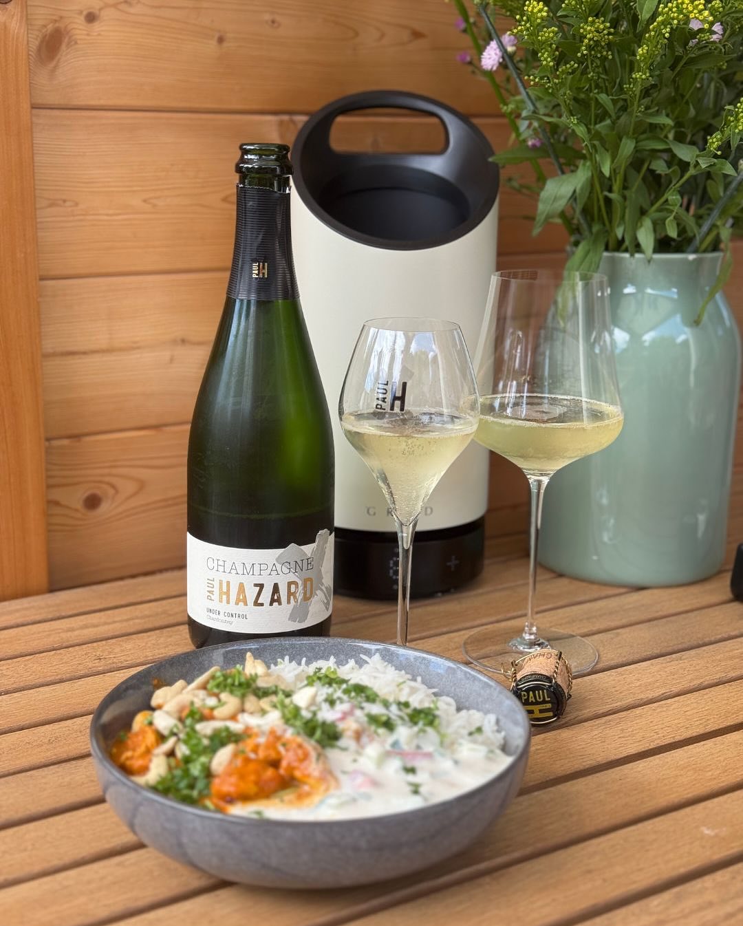 Mittagessen am Muttertag: Ein zitronig-würziges Garam Masala mit Reis und gerösteten Cashewkernen – dazu der @champagnepaulhazard – Cuvée „Under Control“. Die Kombi funktioniert… (5)