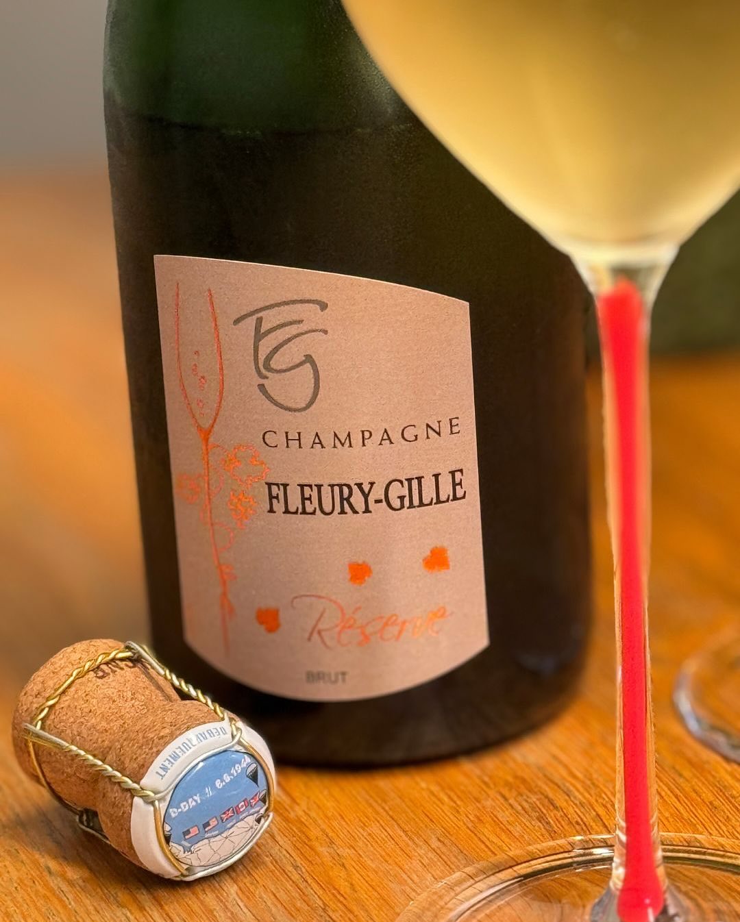 @champagne_fleury_gille – Brut Réserve 🍯🍑 Dieser Brut war eine echte Überraschung: Reife Frucht, zurückhaltende Süße, schöne Tiefe – und doch erstaunlich zugänglich ✨ Fakten: … (5)