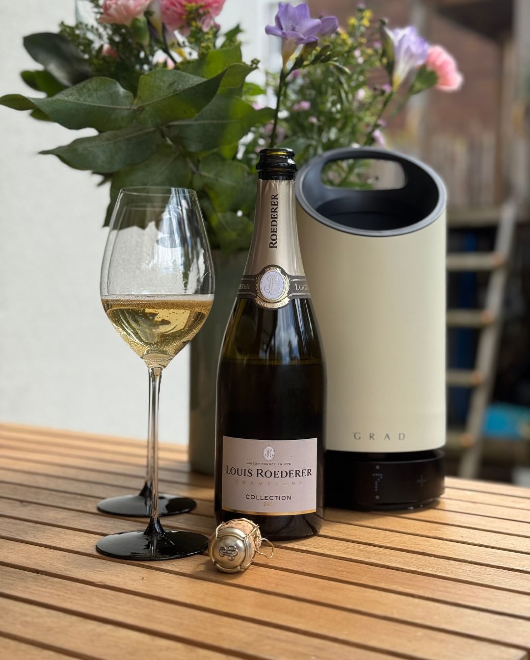 Am späten Sonntagvormittag eine Flasche @louisroederer_ – Collection 245 geöffnet – draußen in der Sonne, ganz entspannt, einfach so. Getrunken aus dem @riedel_official Fatto a … (6)