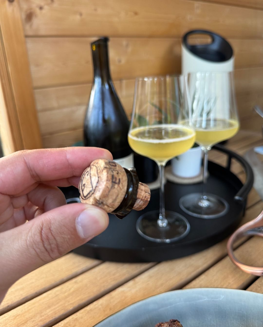 Zwei hungrige Kinder, drei unterschiedliche Wünsche – und am Ende eine Kombi, die doch ganz harmonisch scheint: 🥩 Gegrillte Fleischbällchen mit scharfem Aivar – saftig, leicht … (5)