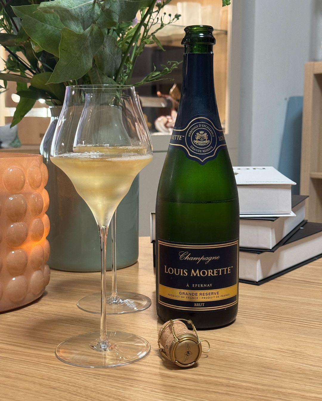 Schon ein paar Tage her – aber dieser hier hat einen Post verdient: @louismorette – Grand Réserve Brut. Gekauft bei Hofer (17,99 €), ohne Erwartung. Und dann? Überraschung. Fris… (3)