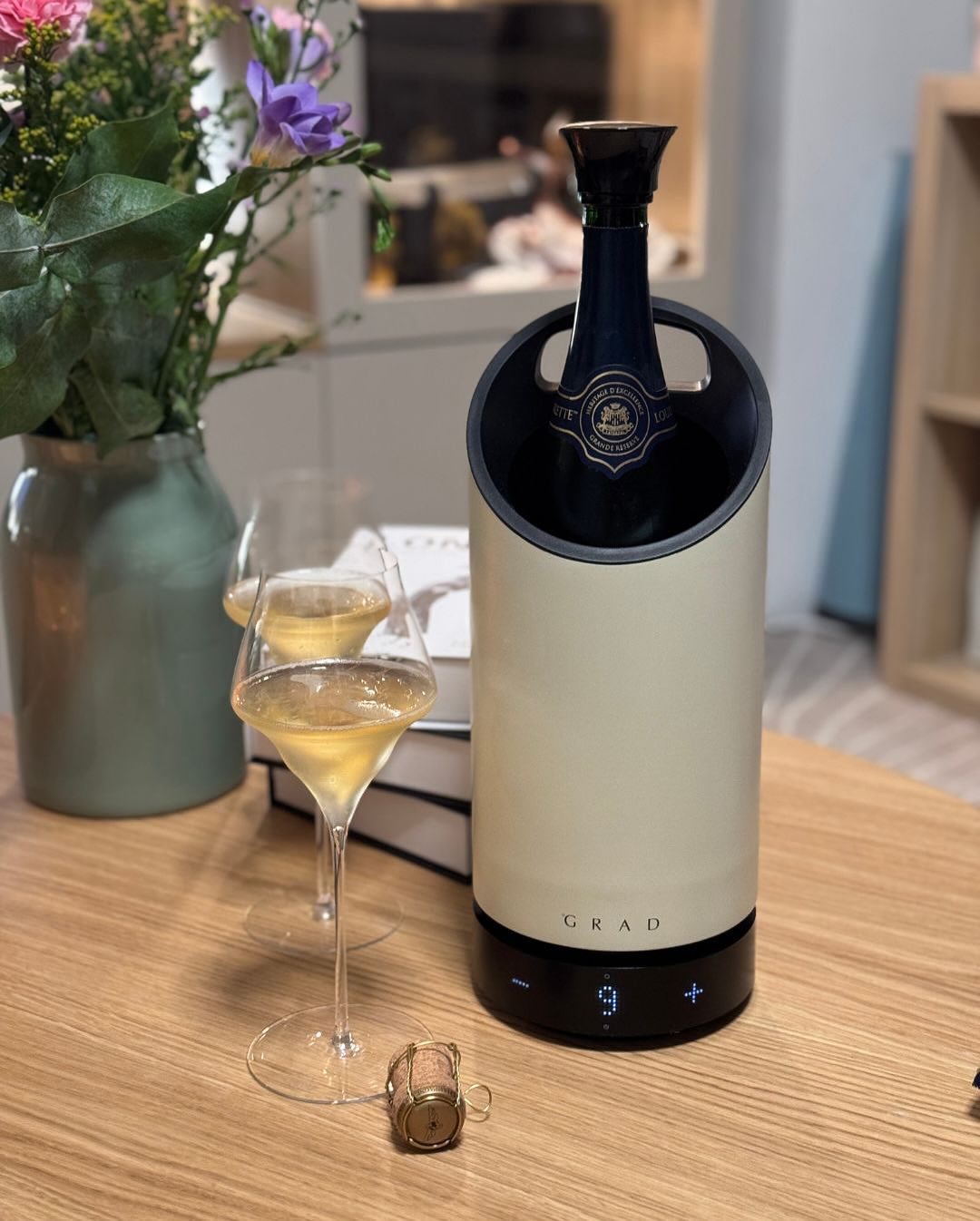 Schon ein paar Tage her – aber dieser hier hat einen Post verdient: @louismorette – Grand Réserve Brut. Gekauft bei Hofer (17,99 €), ohne Erwartung. Und dann? Überraschung. Fris… (5)