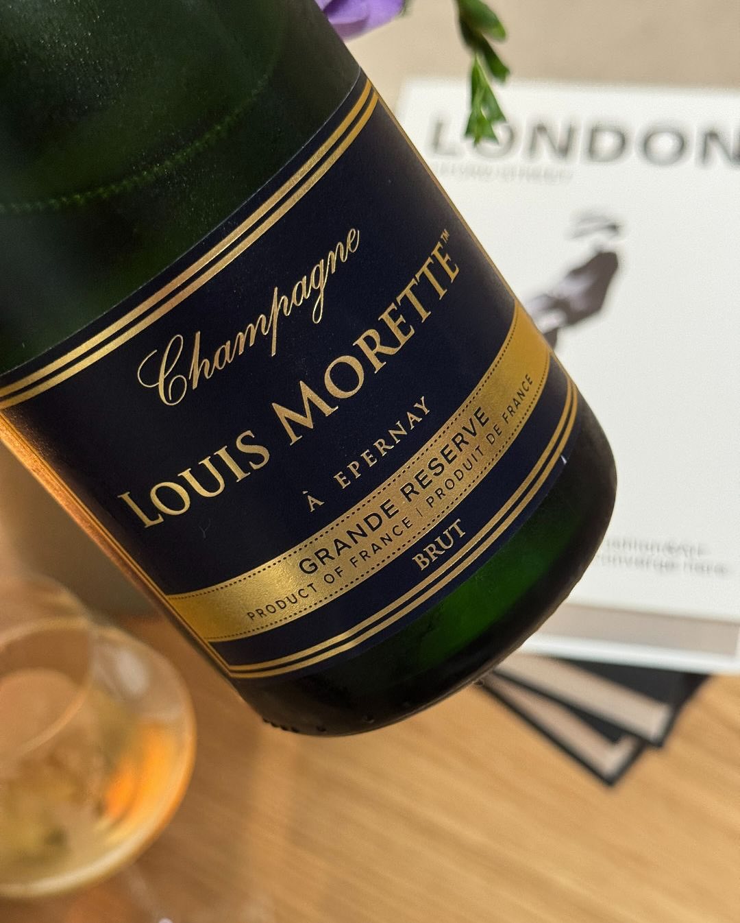 Schon ein paar Tage her – aber dieser hier hat einen Post verdient: @louismorette – Grand Réserve Brut. Gekauft bei Hofer (17,99 €), ohne Erwartung. Und dann? Überraschung. Fris… (6)