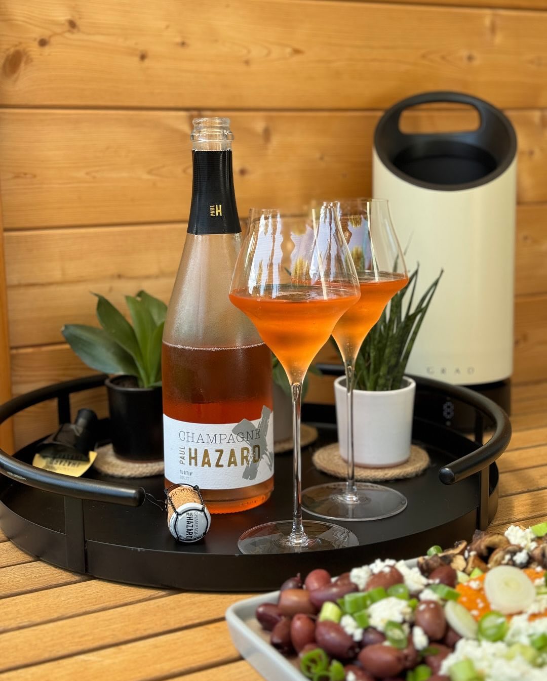 Vier Personen, vier Geschmäcker – das kennt man. Der eine will’s warm, die andere frisch. Der nächste ohne Oliven, aber bitte mit Feta. Und ich? Ich will einfach, dass alle satt… (1)