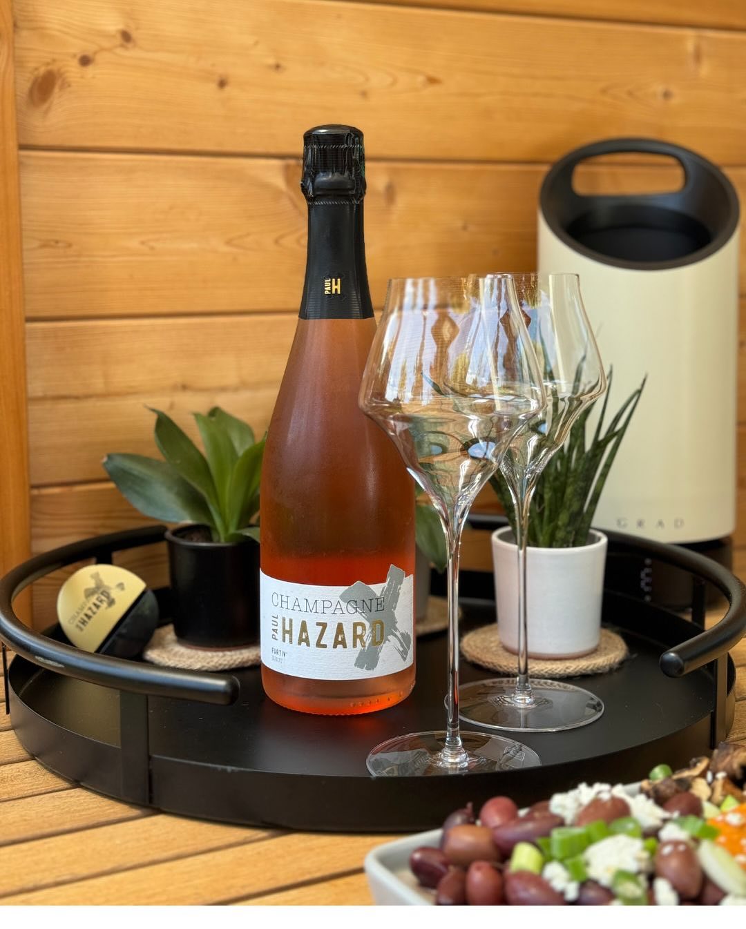 Vier Personen, vier Geschmäcker – das kennt man. Der eine will’s warm, die andere frisch. Der nächste ohne Oliven, aber bitte mit Feta. Und ich? Ich will einfach, dass alle satt… (3)