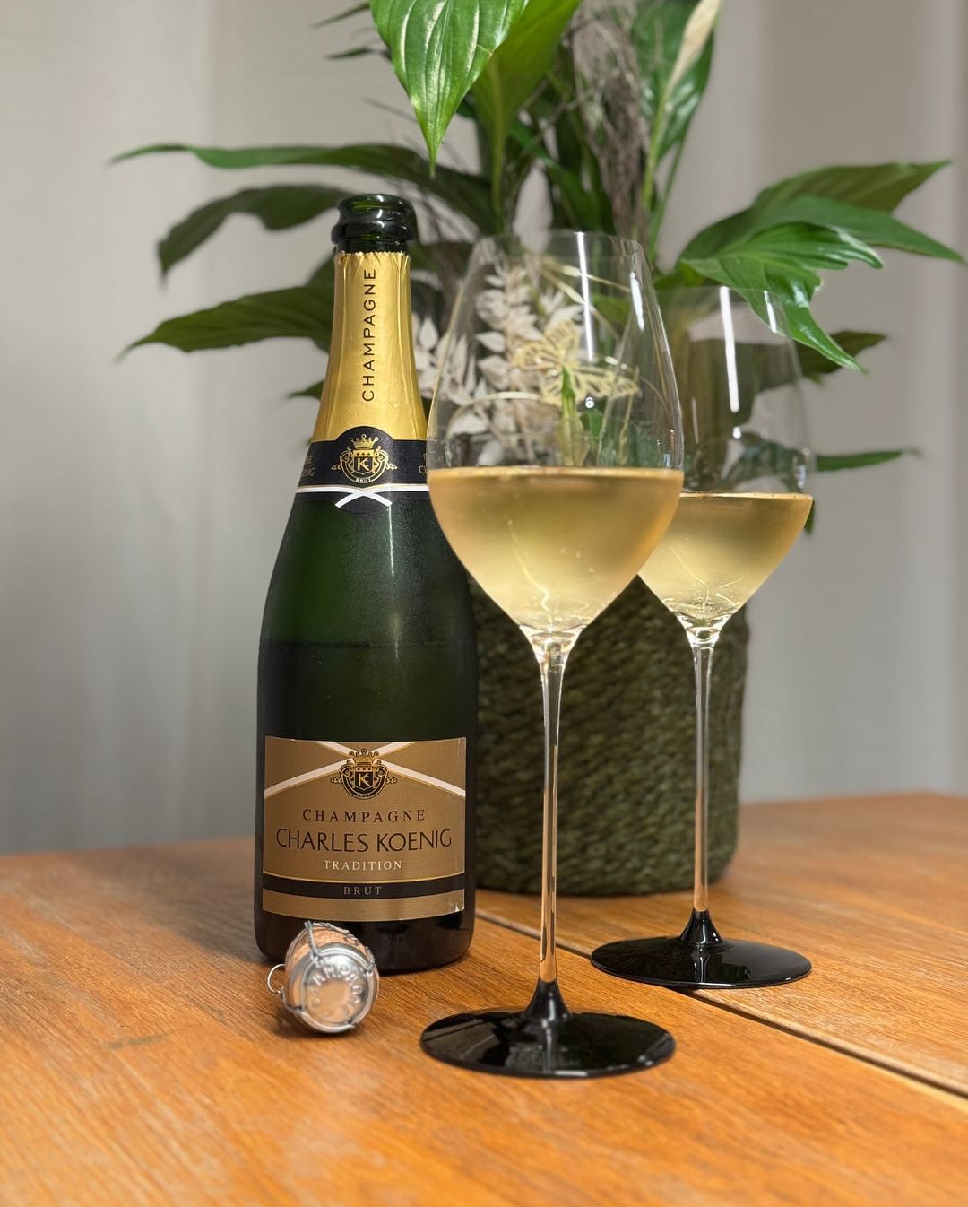 Ein ehrlicher Moment, ein ehrlicher Champagner – und genau deshalb gehört auch das mal gesagt: Der Charles König war solide, aber eben kein Highlight. Kein Fehlgriff, aber auch … (1)