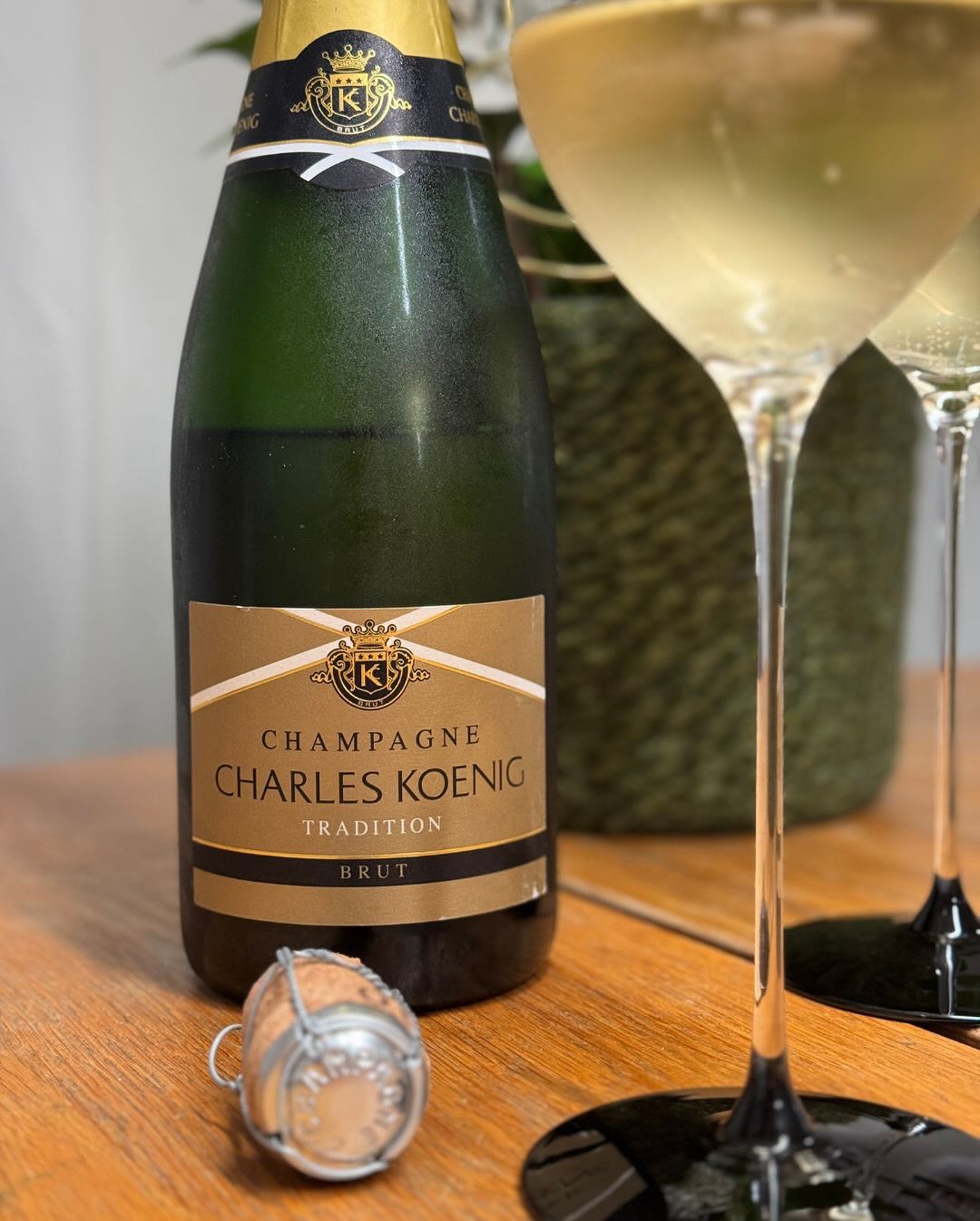 Ein ehrlicher Moment, ein ehrlicher Champagner – und genau deshalb gehört auch das mal gesagt: Der Charles König war solide, aber eben kein Highlight. Kein Fehlgriff, aber auch … (5)