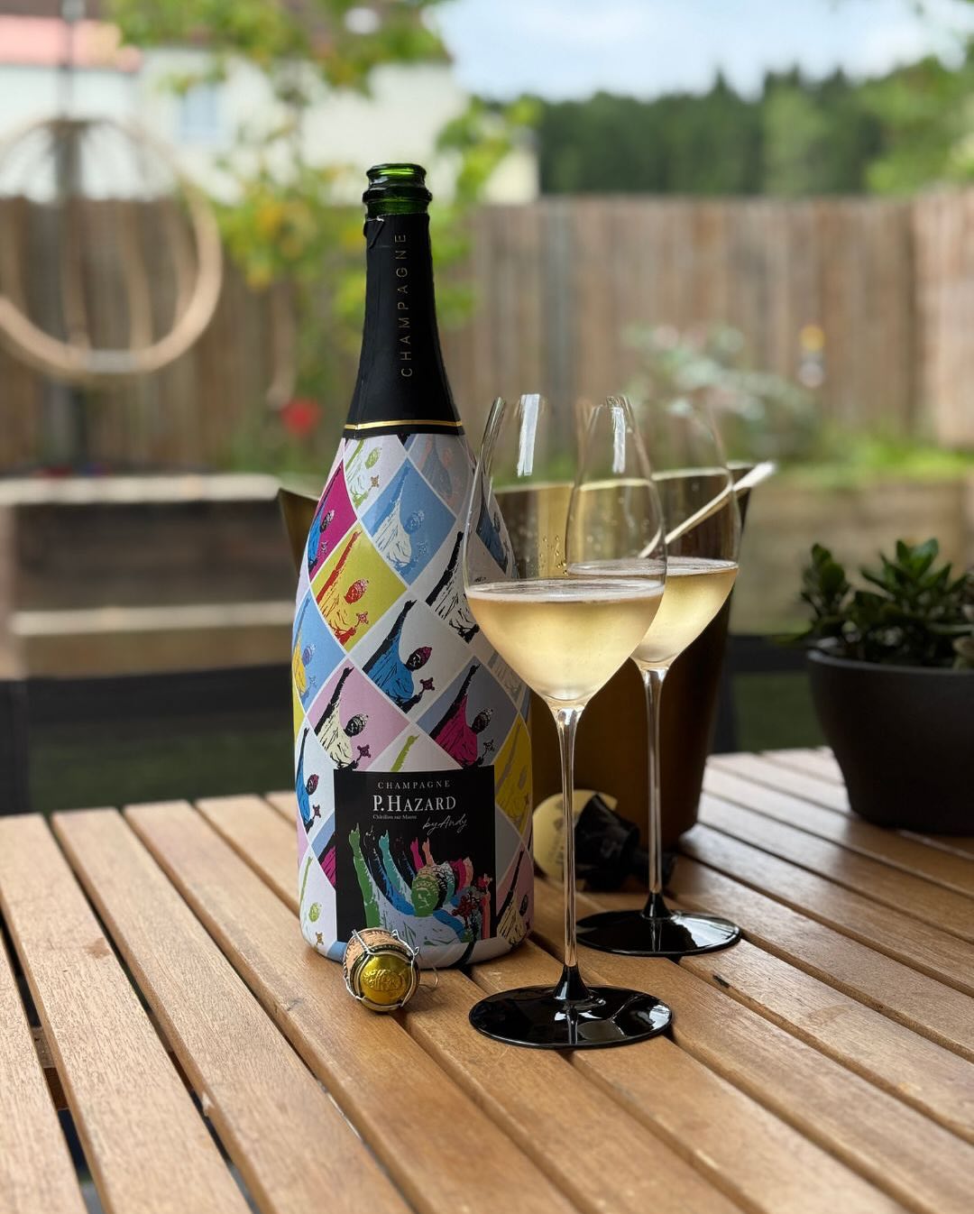 Heute ist Vatertag in Österreich. Kein Programm. Ein ruhiger Vormittag, ein langes Frühstück – und die spontane Entscheidung: Diese Magnum wird heute geöffnet. @champagnepaulhaz… (1)