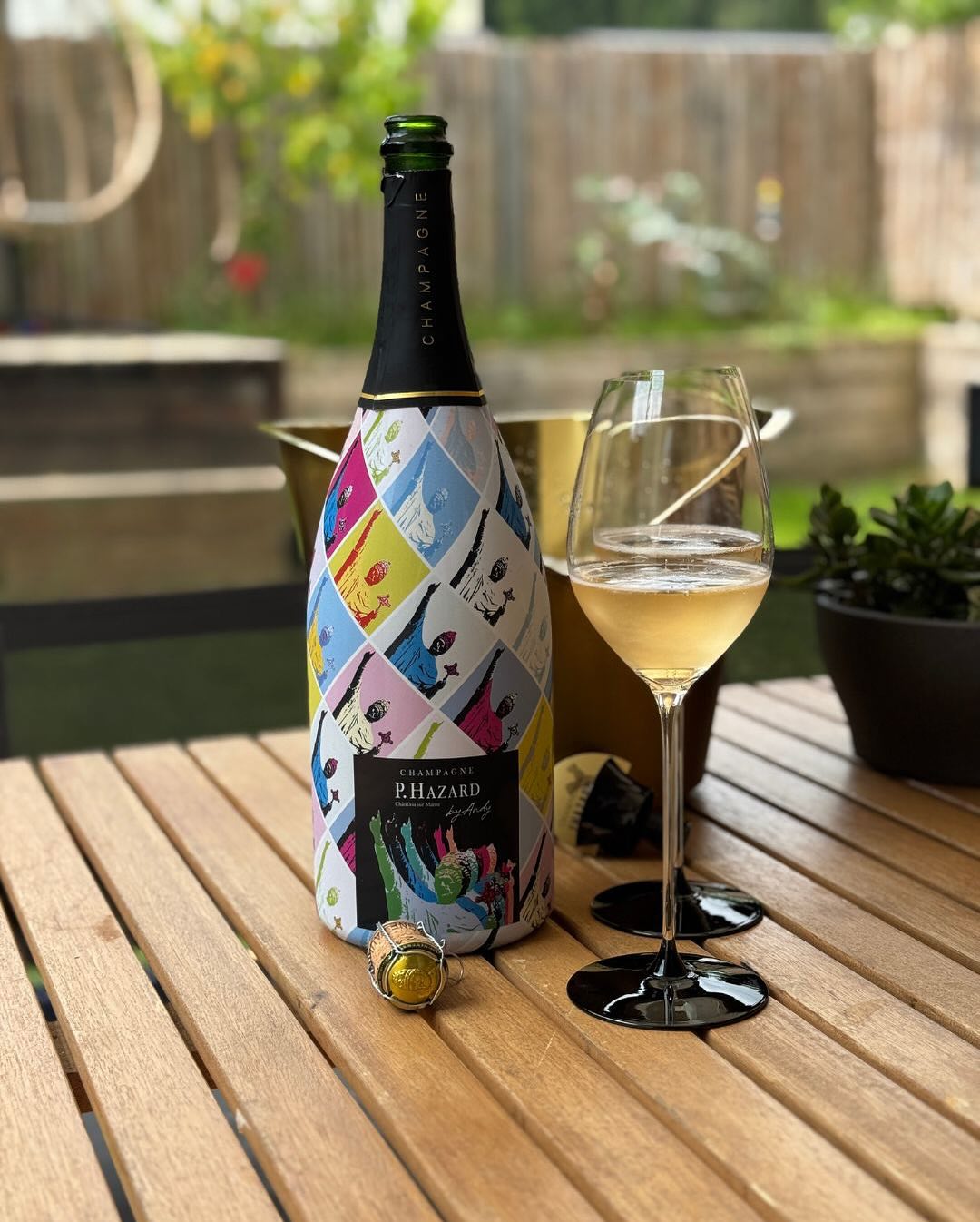 Heute ist Vatertag in Österreich. Kein Programm. Ein ruhiger Vormittag, ein langes Frühstück – und die spontane Entscheidung: Diese Magnum wird heute geöffnet. @champagnepaulhaz… (5)