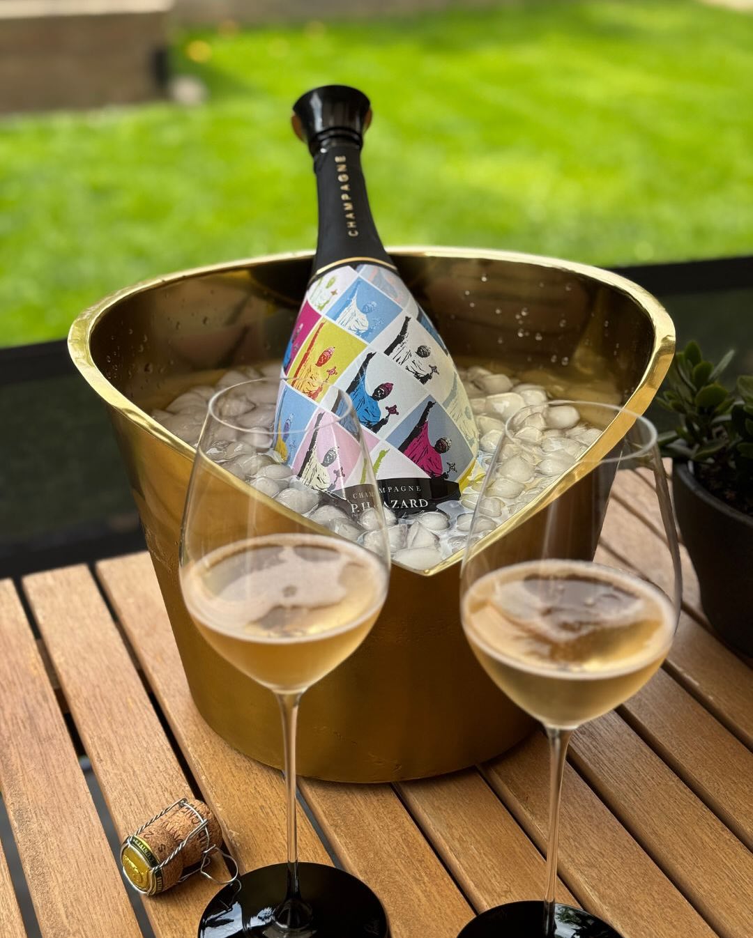 Heute ist Vatertag in Österreich. Kein Programm. Ein ruhiger Vormittag, ein langes Frühstück – und die spontane Entscheidung: Diese Magnum wird heute geöffnet. @champagnepaulhaz… (7)