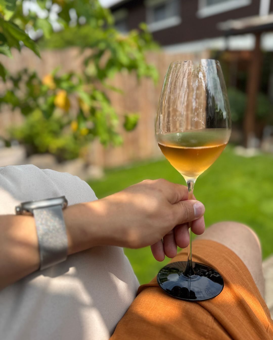 Heute zum Frühstück: French Toast mit Vanille, frischen Beeren und Puderzucker. Für die Kids? Schokocreme oben drauf. Für uns dafür eine Flasche @champagnehenriot – Brut Rosé.… (8)